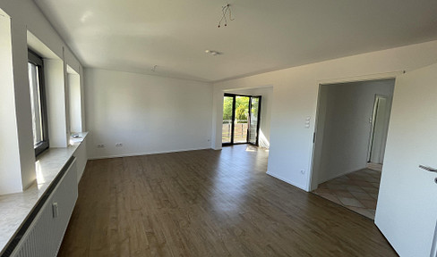 Renovated 4-room apartment with a private garden, terrace, and garage.