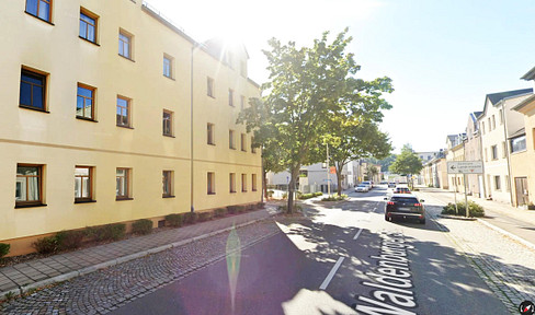 großzügige und gemütliche 2 Zimmer Dachgeschoss Wohnung