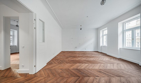 Charming 3-room apartment in a historic building with a balcony, located in the desirable Schwabing district.