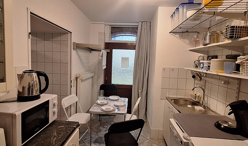 Immediately available: 40 sqm, 2-room apartment with bathroom and kitchen, in a shared living space - EVERYTHING included, in Karlshorst, Lichtenberg.
