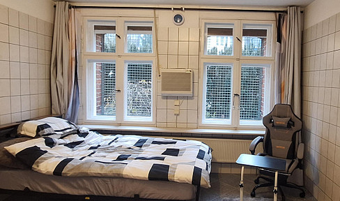 Immediately available: 40 sqm, 2-room apartment with bathroom and kitchen, in a shared living space - EVERYTHING included, in Karlshorst, Lichtenberg.