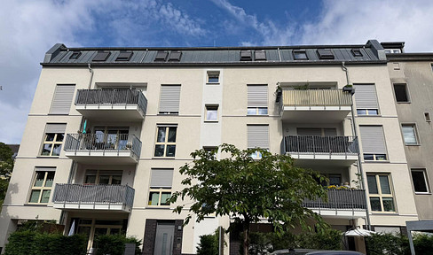 Penthouse-Feeling mit Aufzug & Dachterrasse: ruhig wohnen, privat genießen, attraktiv vermieten