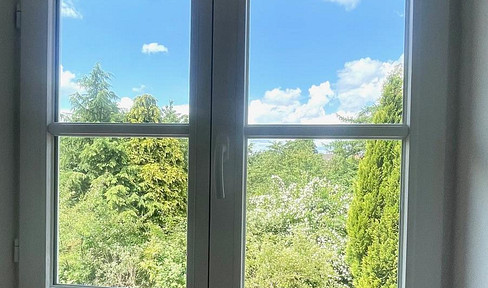 Living space just outside Hamburg: 3- or 4-room apartment with a mezzanine level and a private terrace.