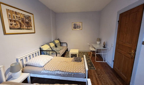 Furnished short-term accommodation: Flexible room in a shared apartment for 3-12 months.