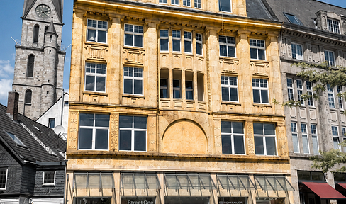Historic gem in the marketplace: Residential and commercial building with potential for 10 apartments.