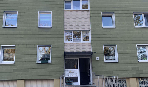 Well-maintained 3-room apartment with a high-quality fitted kitchen and a sunny balcony.