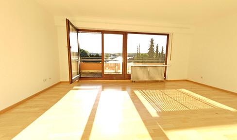 bezugsfreie und helle 3-Zi. Penthouse Wohnung in Schelmenholz