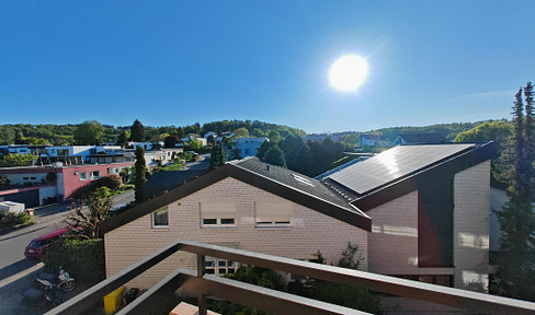 Bright and spacious 3-room penthouse apartment in Schelmenholz, available for immediate occupancy.