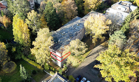 Berlin-Steglitz | Quiet 2-room apartment with a southwest-facing balcony and an unobstructed view of the greenery.