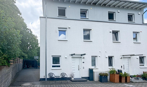 Moderne DHH in Feldrandlage - hochwertige Ausstattung