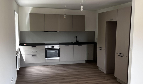 Newly renovated, very bright 3-room apartment with a balcony in Planegg (available for the first time).