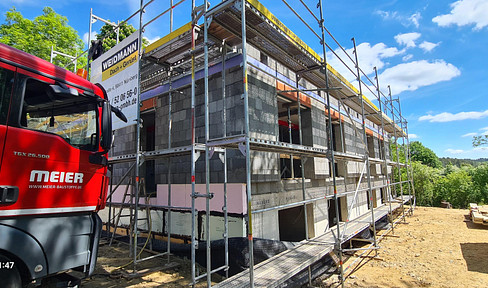Energy-efficient house for sale, located between Nuremberg and Bayreuth - no commission fees.