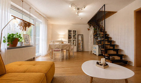 Duplex apartment on the edge of a field with a balcony and panoramic views – 60m² living space + 20m² of finished usable space, fitted kitchen.