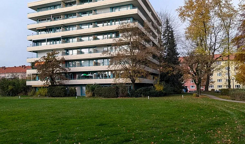 95 m2, 3-room apartment in Munich, Sendling-Westpark, newly renovated, with swimming pool.