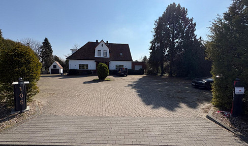 2/3 Fam.-Haus + Gewerbe möglich, ehem. "Alte Schule"