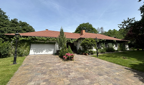 Landhausvilla auf großem parkähnlichen Anwesen