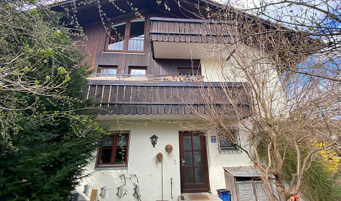 Large semi-detached house with a beautiful garden in Weilheim - no agency fees.