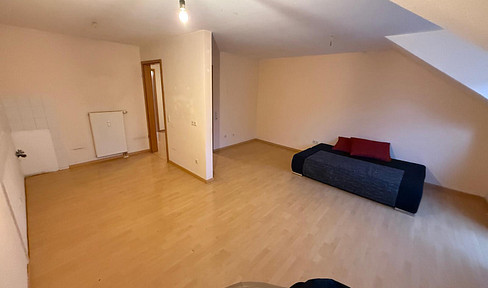 Charming 2-room apartment with a balcony and parking space, located in a prime area of Lohfelden.