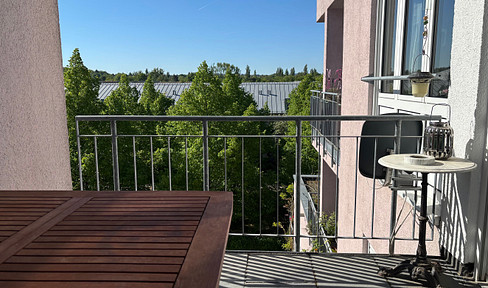 Modern apartment with balconies and a fitted kitchen, located in a quiet area.