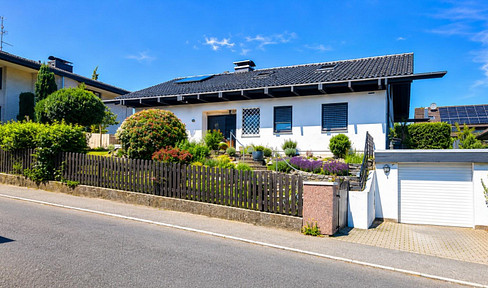 Reserviert !!! Großzügiges Zuhause mit Charakter und traumhaftem Garten