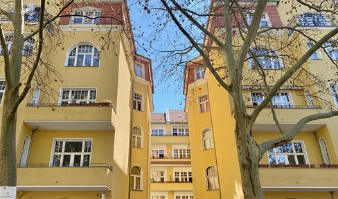 Courtagefreie, ruhige Altbauwohnung in Charlottenburg /Ku'damm mit Balkon