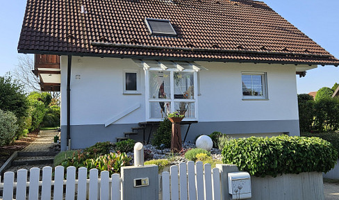 Well-maintained single-family home with a large garden, situated in a south-facing location with no possibility of being blocked by future development.