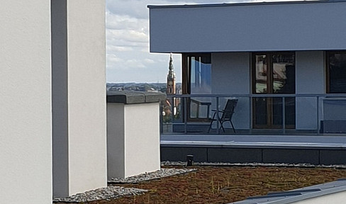 Centrally located yet peaceful, this beautiful 2-room apartment features a spacious balcony.
