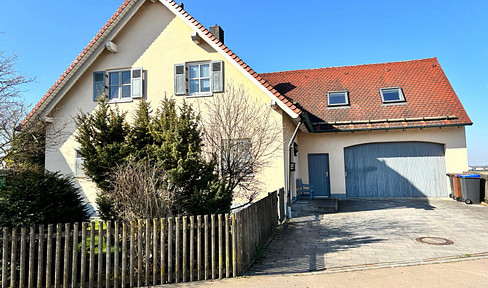 Enjoy a peaceful living environment, yet be close to the city: Your brick house near Donauwörth & Augsburg.