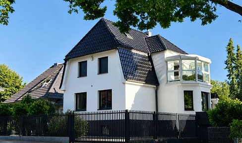 Charmantes-luxuriöses Stadthaus von 1928 – Südgarten, Teehaus & Ateliergarage