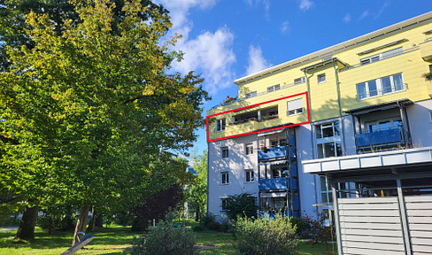 Attractive 5-room apartment in the northern district of Karlsruhe – bright with an open view of greenery.