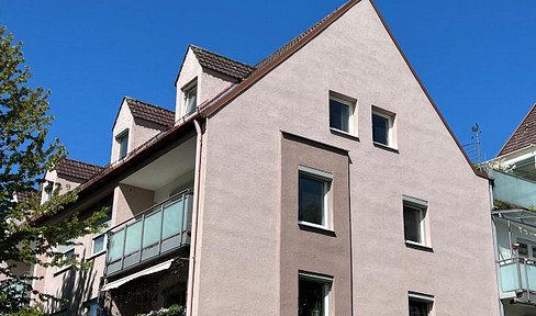 Spacious 2-room apartment in a prime location, situated near the Augsburg canal. (Note: "Provisionsfreie" implies no agency fees.)