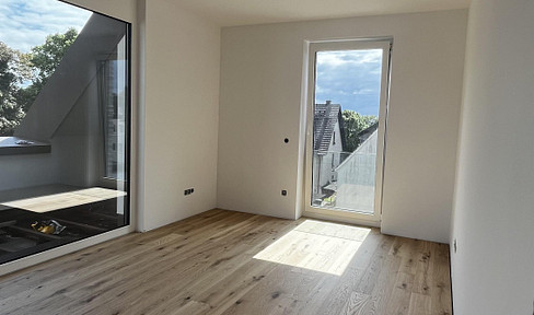 New construction dream in the attic: 2 rooms, balcony, fitted kitchen included – KfW-40 standard.