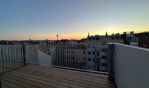 Erstbezug | Sonnige 3-Zi-DG-Wohnung mit Wien-Blick + 8m² Balkon | Klima | Lift