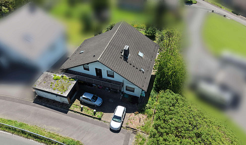 6.57% return, with no management fees! 2-3 family house in an elevated location with a view of the Sieg Valley.