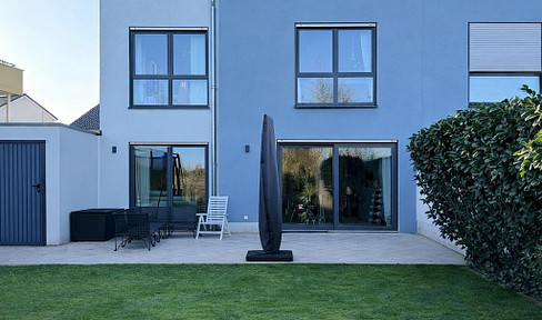 Exclusive A+ house with a rooftop terrace and unobstructed, panoramic views.