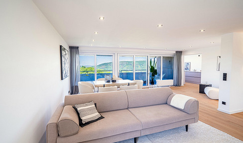 Immediately available: Barrier-free 135m² apartment (3 rooms) with a balcony, parking space, pool, and sauna.