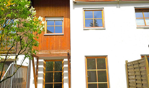 Modern family home with a rooftop studio, loggia, garden, and a large hobby room – located within walking distance of the S-Bahn (suburban train).