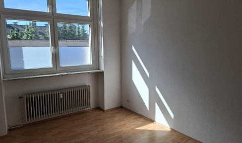 Zentrale 2,5 Zimmerwohnung auf zwei Etagen mit Küche