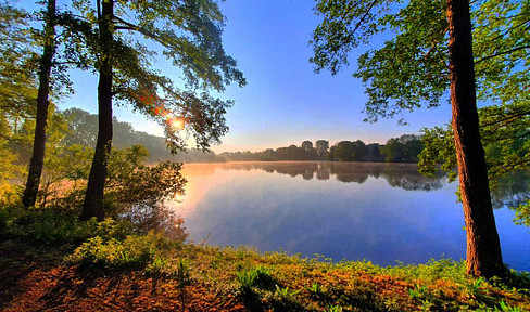 House with direct waterfront location.