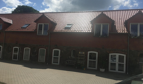 Kleine voll möblierte 2 Raumwohnung mit Einbauküche auf einem Bauernhof in Parstein