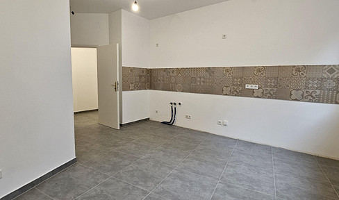 Renovierte 3 Zimmer Wohnung mit 1-2 Stellplätzen