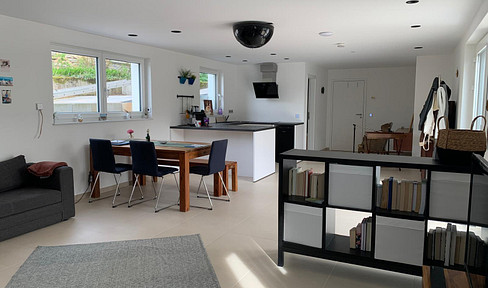 Moderne hochwertige Wohnung mit schöner Terrasse