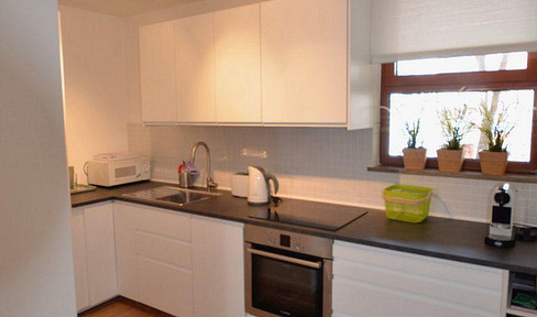 Bright 3-room apartment in Schwabing: Excellent condition.