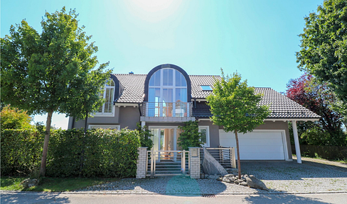 Architecturally designed villa in a picturesque, tranquil location on the edge of town, near the Ebersberg Forest.