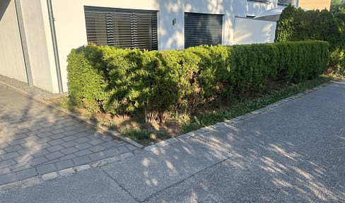 2 Zimmer Erdgeschoss  kleiner Garten