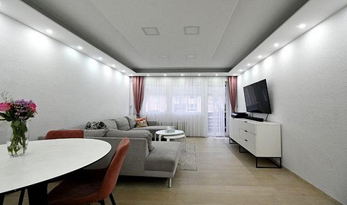 Bright, 3.5-room apartment with a modern fitted kitchen and a sunny balcony.