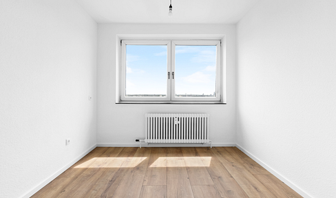 Sanierte 3 Zimmerwohnung, neue Küche, Loggia mit Skyline-Blick 1093
