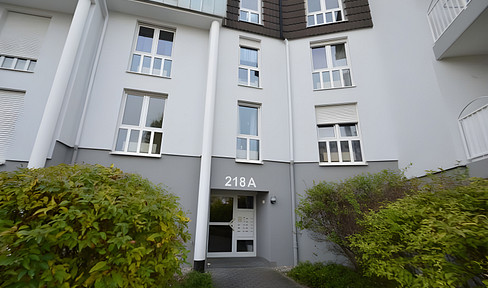 3-room attic apartment with parquet flooring, daylight bathroom, guest toilet, balcony, underground parking space, and cellar.