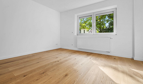 Newly renovated 2-room apartment with balcony.