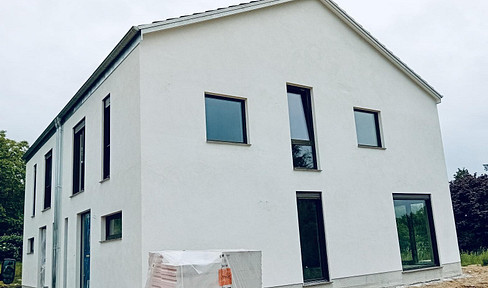 Einziehen statt Bauen – schlüsselfertige Neubau-DHH mit niedrigen Energiekosten